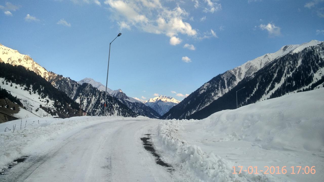 Hotel Glacier Heights Sonāmarg 外观 照片